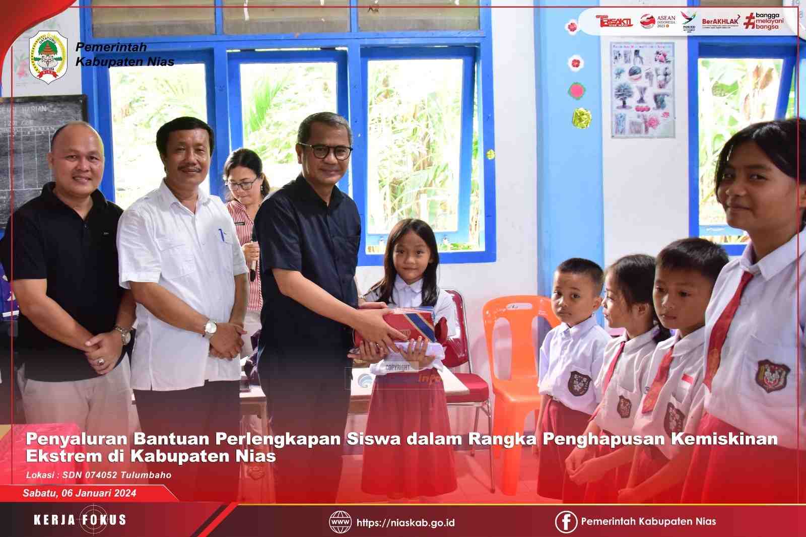 TINGKATKAN KUALITAS PENDIDIKAN DI KABUPATEN NIAS, BUPATI NIAS SALURKAN BANTUAN PERLENGKAPAN SISWA