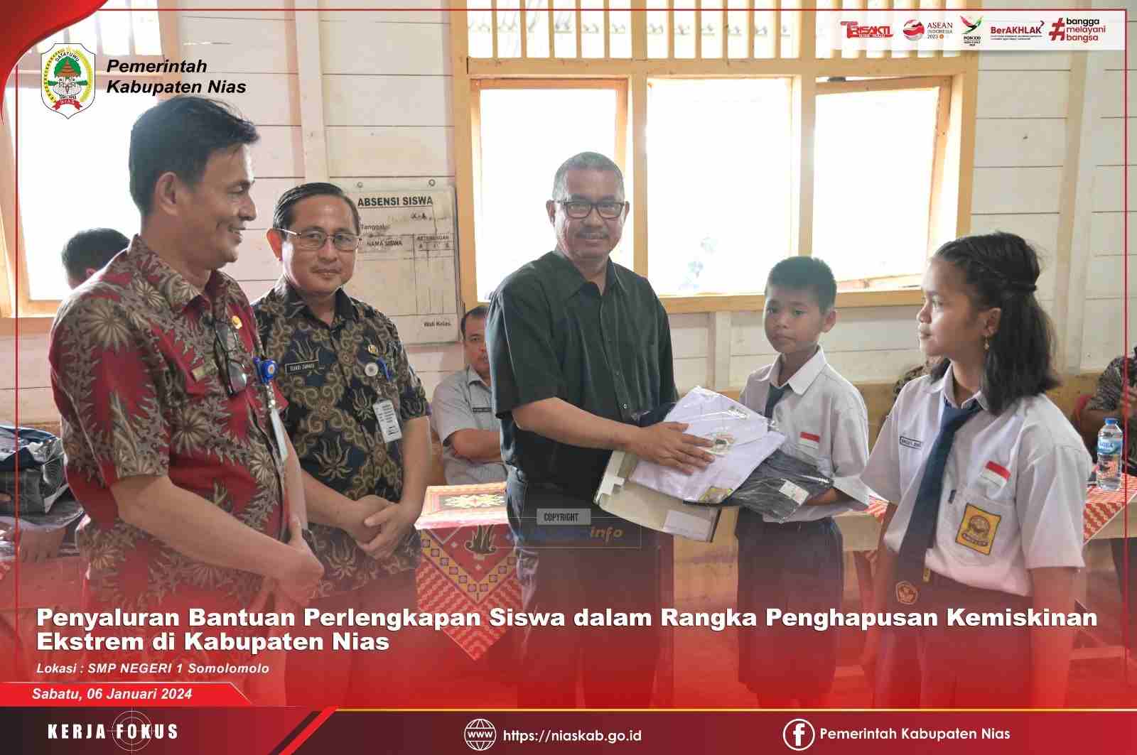 SEKDA KABUPATEN NIAS SALURKAN BANTUAN PERLENGKAPAN SISWA DALAM RANGKA PENGHAPUSAN KEMISKINAN EKSTREM DI KABUPATEN NIAS