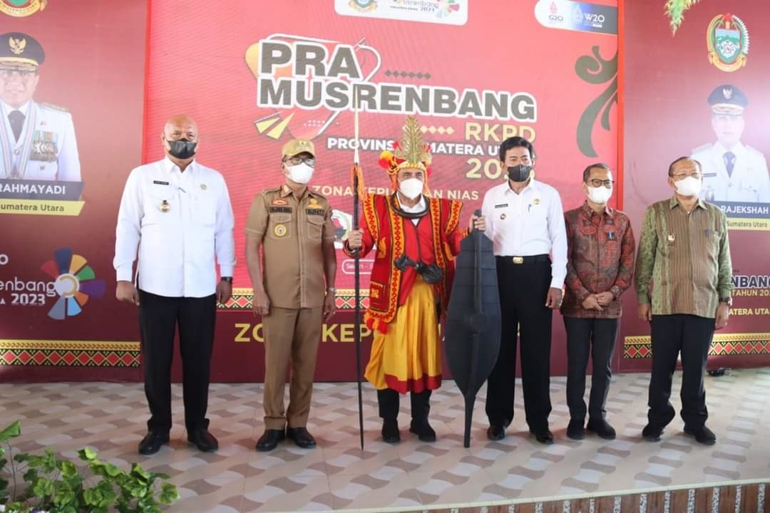 GUBERNUR SUMATERA UTARA HADIRI RAPAT PRA MUSRENBANG RKPD ZONA KEPULAUAN NIAS  *) BUPATI, WAKIL BUPATI DAN SEKDA KABUPATEN NIAS HADIR