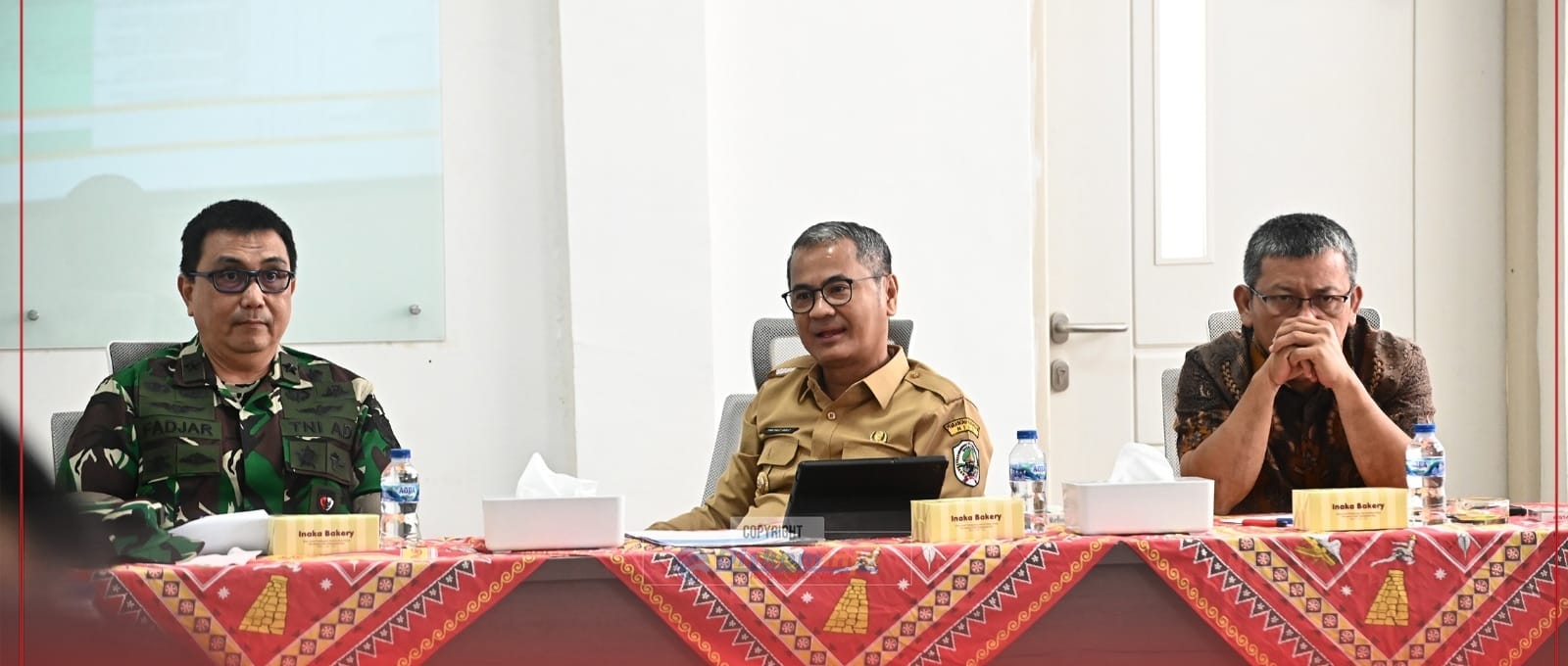 BUPATI NIAS BERSAMA KETUA DPRD KABUPATEN NIAS TERIMA KUNJUNGAN TIM MONEV SATGAS PRR, BAHAS PERCEPATAN PEMULIHAN PASCABENCANA